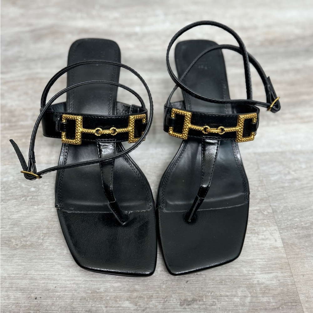 Brand new ASOS DESIGN black thong kitten heel sandals with gold hardware size 8